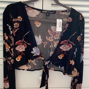 Cropped middle tie shirt